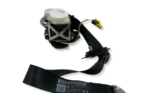 Volkswagen PASSAT B7 Front seatbelt 3C1857706S