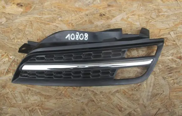 Nissan Micra Front bumper upper radiator grill 62330BC400
