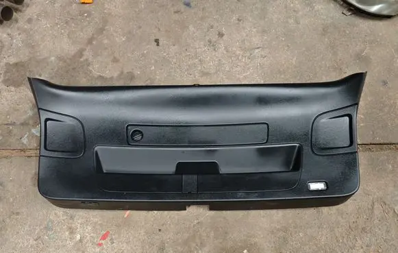 Tailgate trim