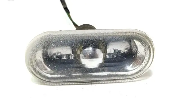 Front fender indicator light