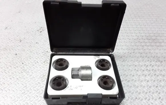 Chevrolet Cruze Nuts/bolts 