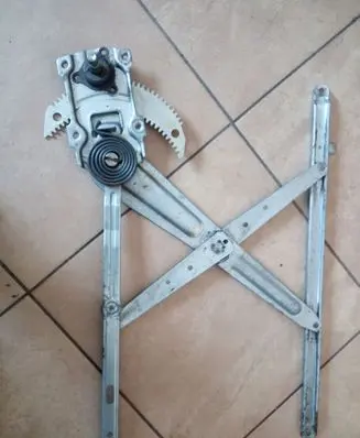 Toyota Hiace (H100) Front door manual window regulator 