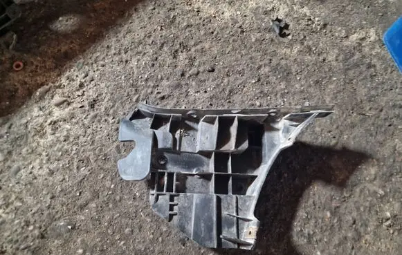 Volvo S80 Front bumper mounting bracket 31265344