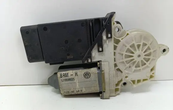 Volkswagen Golf IV Front door window regulator motor 1J1959802D