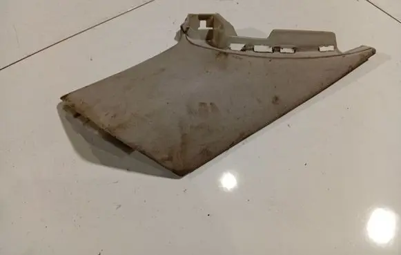 Citroen C5 (D) pillar trim (bottom)