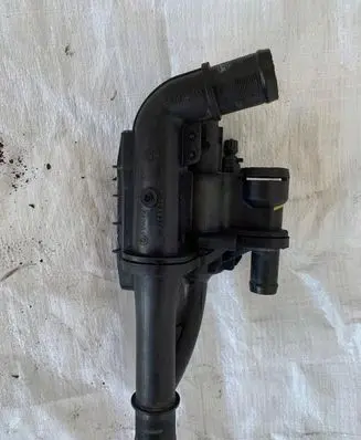 Ford Focus Thermostat/thermostat housing 9670253780