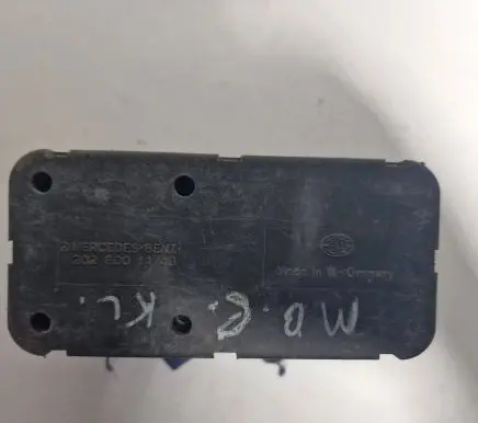 Mercedes-Benz C W202 Central locking vacuum pump 2028001448