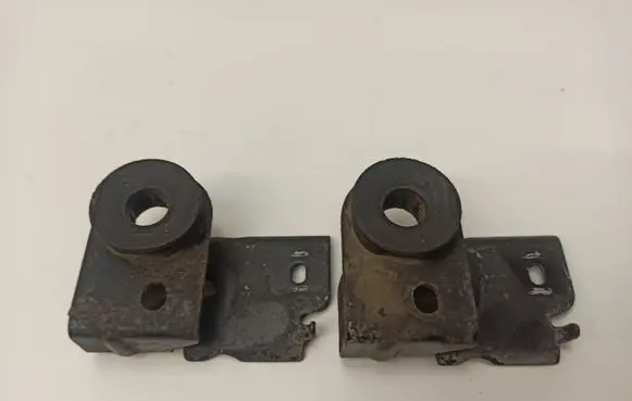Radiator mount bracket