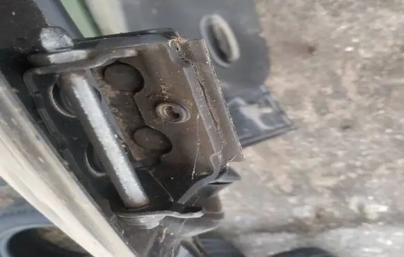 Ford Focus Tailgate/trunk/boot hinge