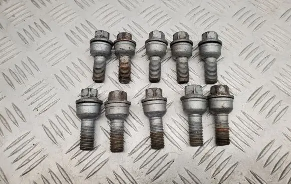 Audi Q3 8U Nuts/bolts 