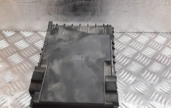 Volkswagen Caddy Fuse box cover 1K0937132F