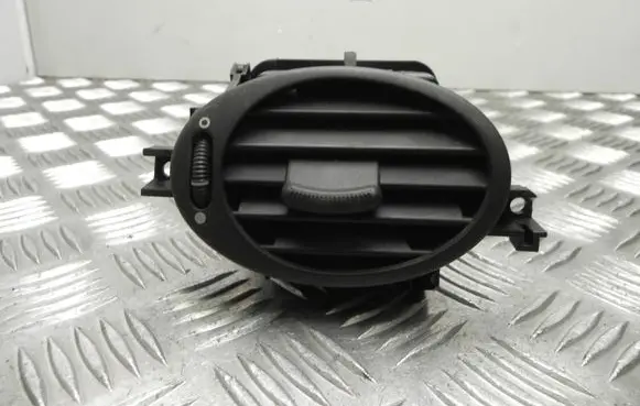Rear air vent grill