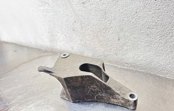 Opel Vectra C Engine mounting bracket 9156987