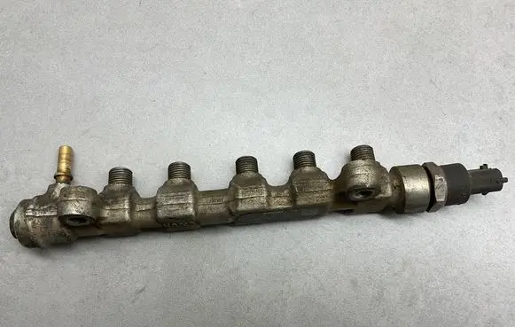Renault Master II Fuel main line pipe 8200378703 046933L3 0445214079