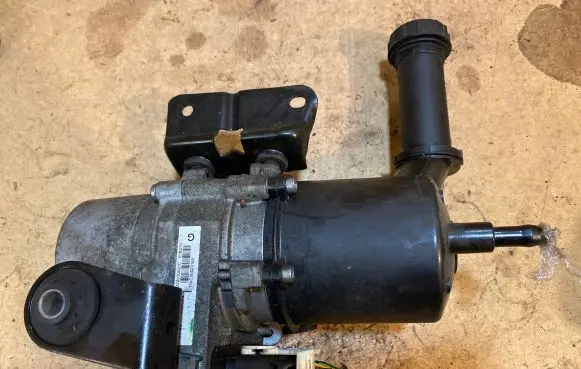Peugeot 3008 I Power steering pump 9803397980