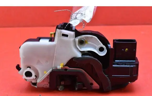 Opel Astra J Front door lock