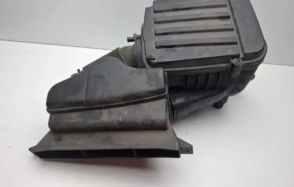 Volkswagen PASSAT B7 Air filter box 1K0129607A 1K0129601BN 1K0129618BF