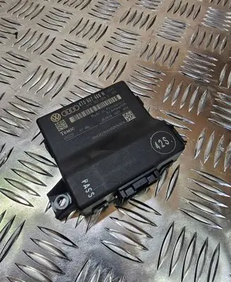 Audi A4 S4 B8 8K Gateway control module 8T0907468H