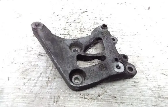 Peugeot 308 SW A/C compressor mount bracket V754891480