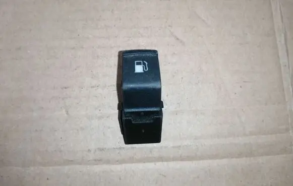 Volkswagen PASSAT B5.5 Fuel tank opening switch 1J0959833A