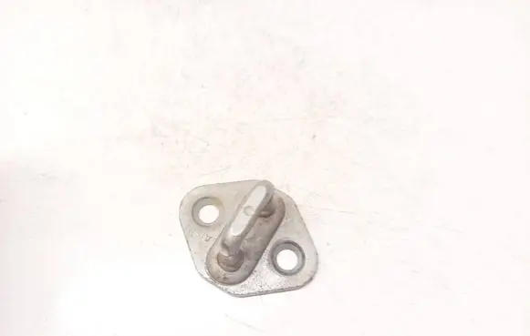 Toyota RAV 4 (XA30) Rear door lock loop/hook striker 