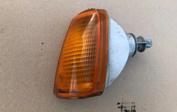 Volkswagen Polo II 86C 2F Front fender indicator light