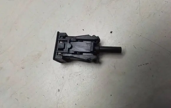 Mercedes-Benz E W211 Brake pedal sensor switch 2024270073