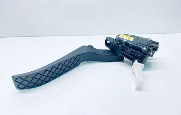 Volkswagen Touareg II Accelerator throttle pedal 7L0723507D
