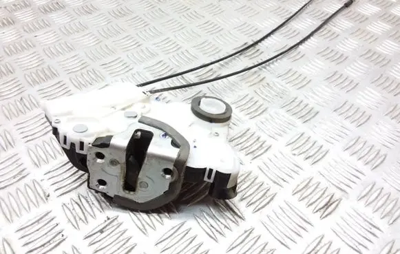 Subaru XV Front door lock