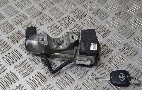 Toyota Avensis T250 Ignition lock 450200504