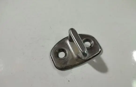 Skoda Octavia Mk2 (1Z) Front door lock loop/hook striker 