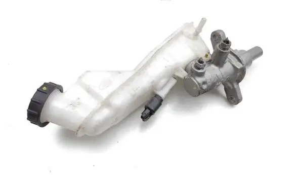 Master brake cylinder