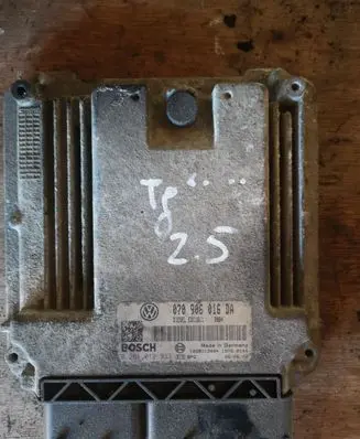 Volkswagen Touareg I Engine control unit/module 070906016DA