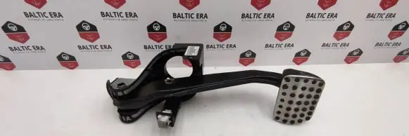 Mercedes-Benz C W204 Brake pedal A2042902301 PP204290074 12159022220