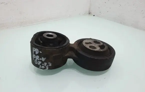 Honda FR-V Engine mount bracket