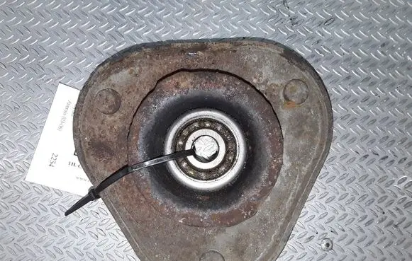 Toyota Avensis T250 Front upper strut mount 
