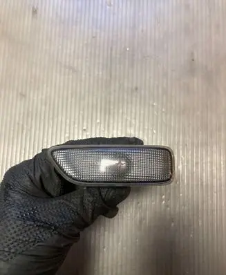 Volvo XC90 Front fender indicator light 8658944