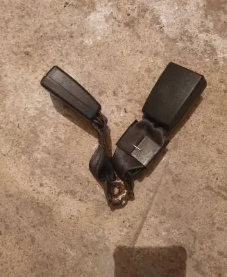 Volkswagen Jetta VI Middle seatbelt buckle (rear) 5C6857739