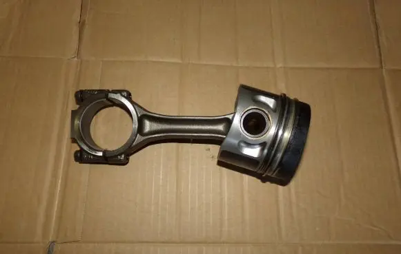 Volkswagen PASSAT B5 Piston with connecting rod