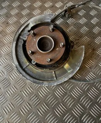 Toyota Corolla Verso AR10 Rear wheel hub