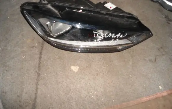 Volkswagen Touran III Headlight/headlamp