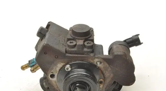 Opel Astra H Fuel injection high pressure pump 0445010157