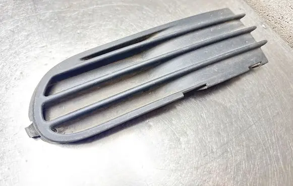 Volvo V50 Front bumper lower grill 30657009