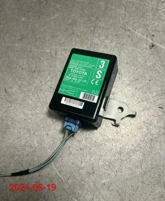 Toyota Prius (XW30) Door control unit/module 89740-47031