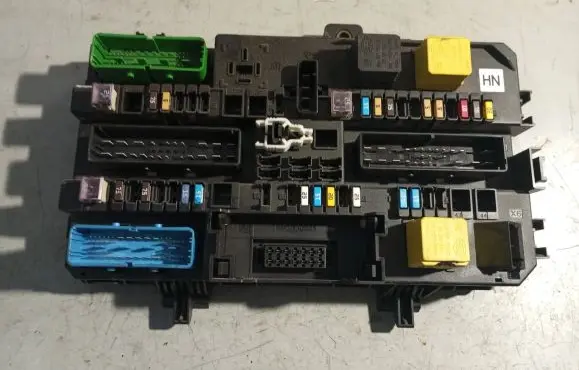 Opel Zafira B Fuse box set 13220829 5DK00866950