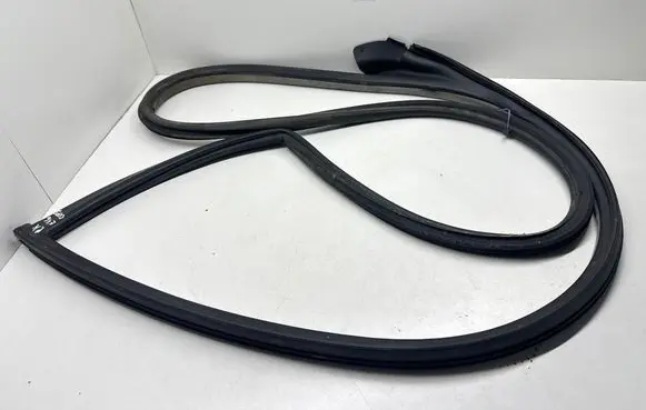 BMW 3 E46 Rubber seal front coupe door window 51717161692