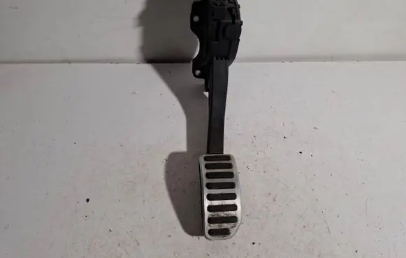 Volvo V60 Accelerator throttle pedal 31329374