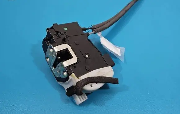 Hyundai ix35 Rear door lock 814202Y010 IMPRK1549381