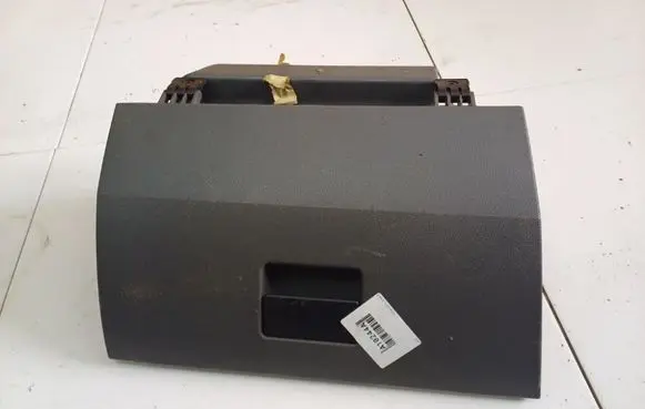 Glove box