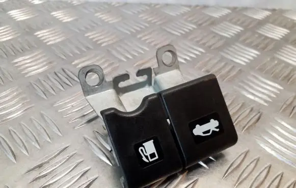 Nissan Juke I F15 Engine bonnet (hood) release handle